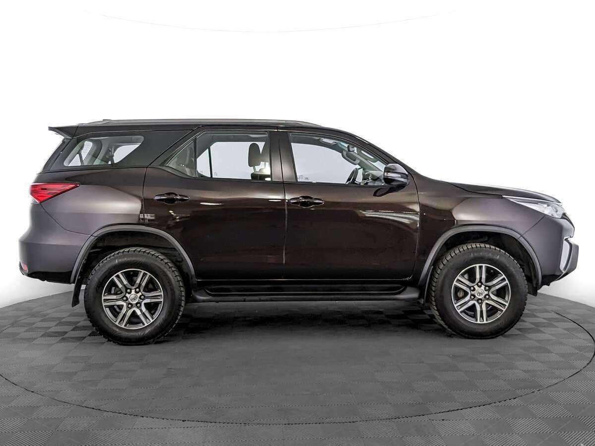 Toyota Fortuner с пробегом — 2018 год. Фото: #3