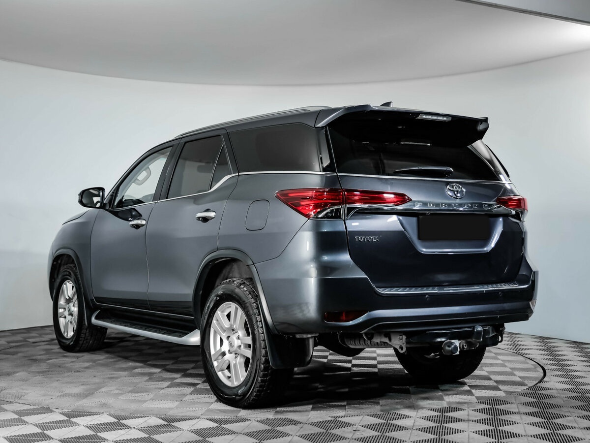 Toyota Fortuner с пробегом — 2017 год. Фото: #6