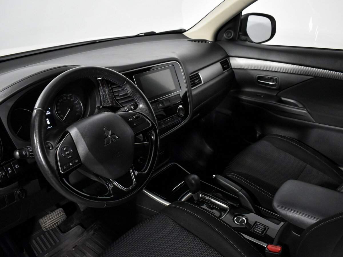 Mitsubishi Outlander с пробегом — 2018 год. Фото: #8
