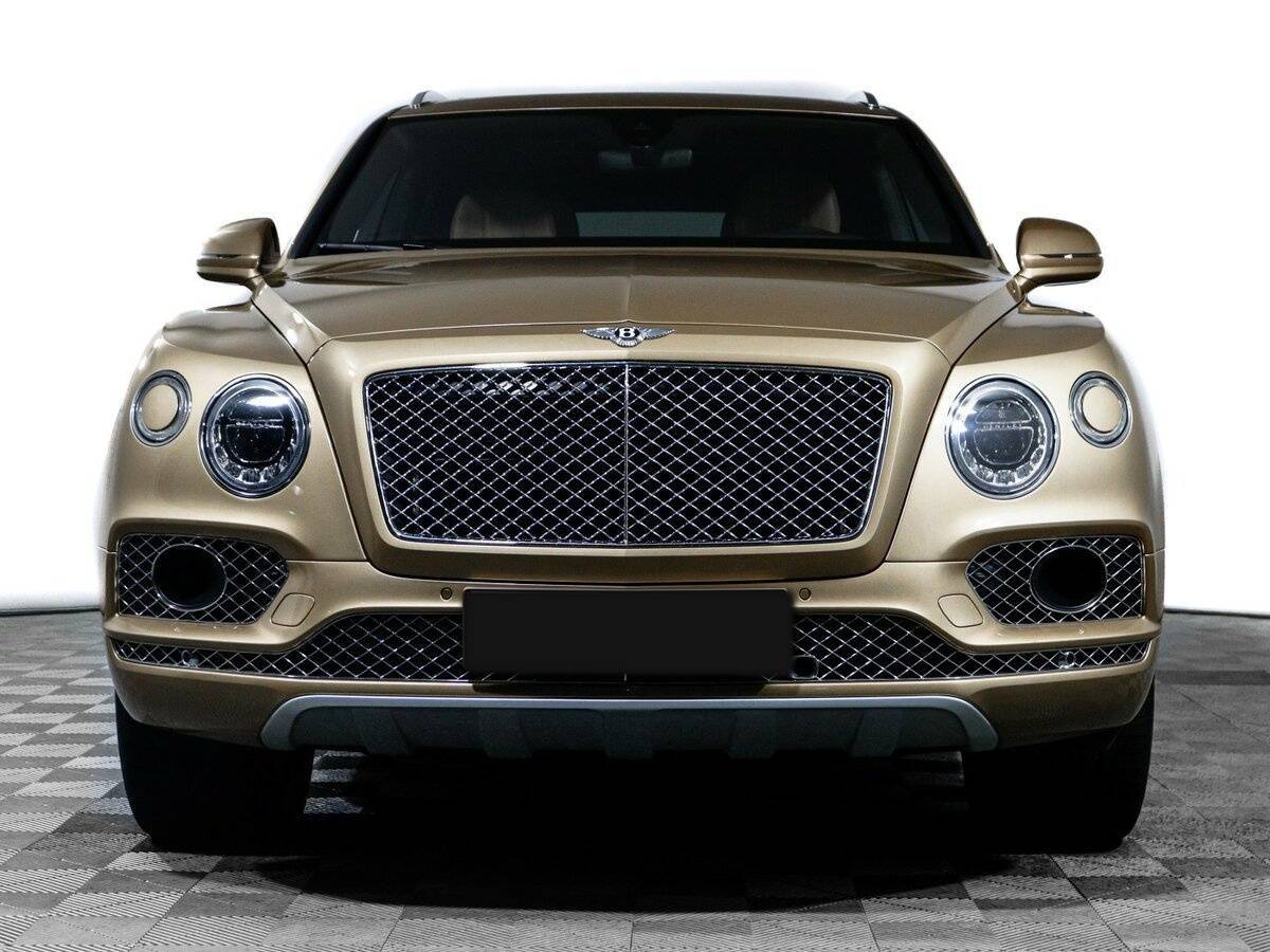 Bentley Bentayga с пробегом — 2016 год. Фото: #1
