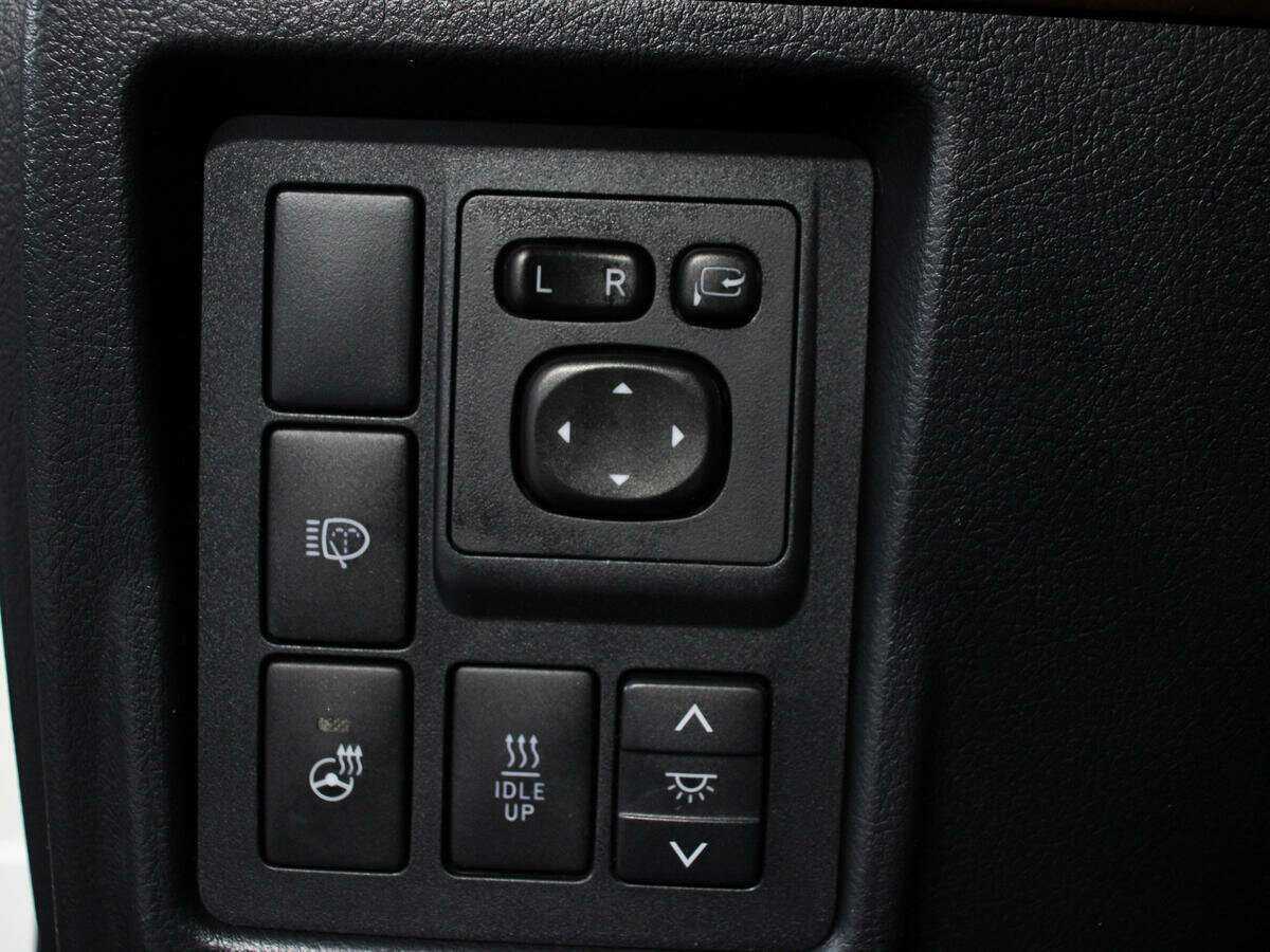 Toyota Land Cruiser Prado с пробегом — 2017 год. Фото: #16