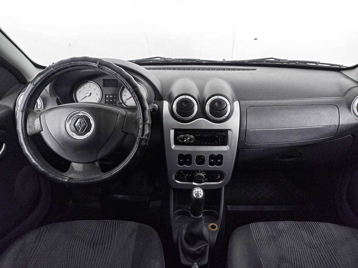 Renault Sandero с пробегом — 2010 год. Фото: #10