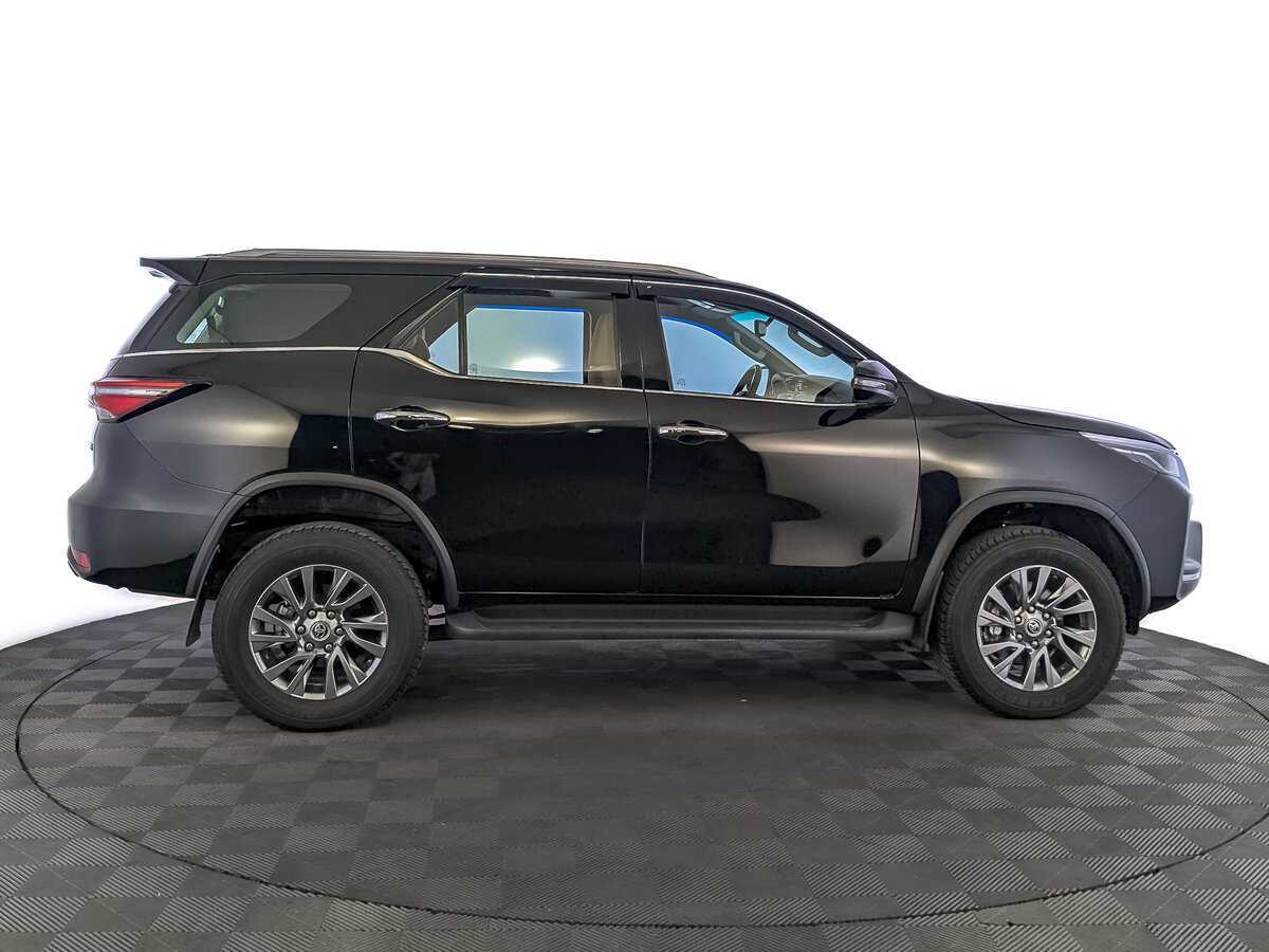 Toyota Fortuner с пробегом — 2022 год. Фото: #3