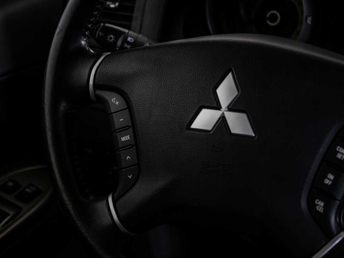 Mitsubishi Pajero с пробегом — 2018 год. Фото: #12