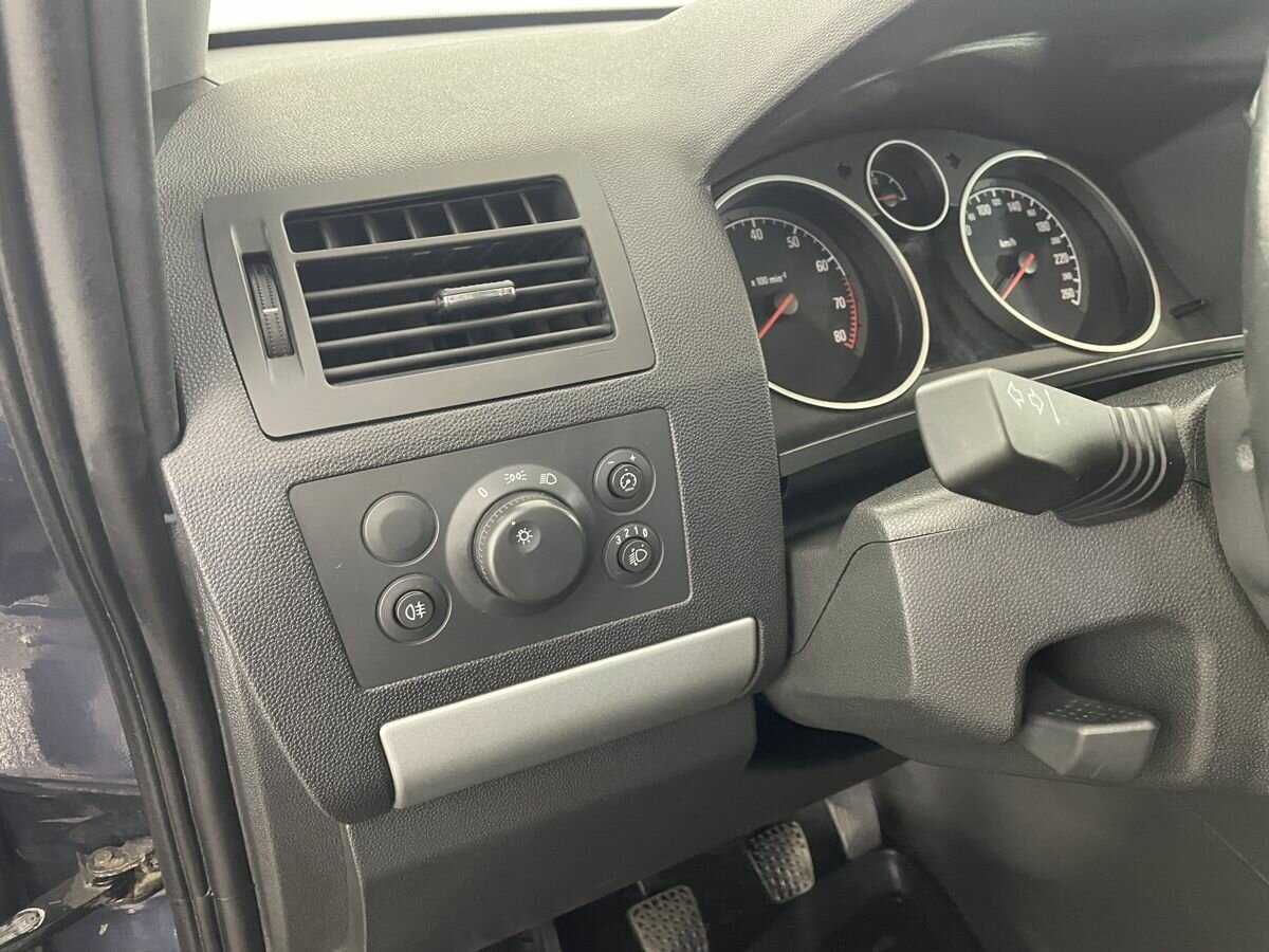 Opel Zafira с пробегом — 2010 год. Фото: #8