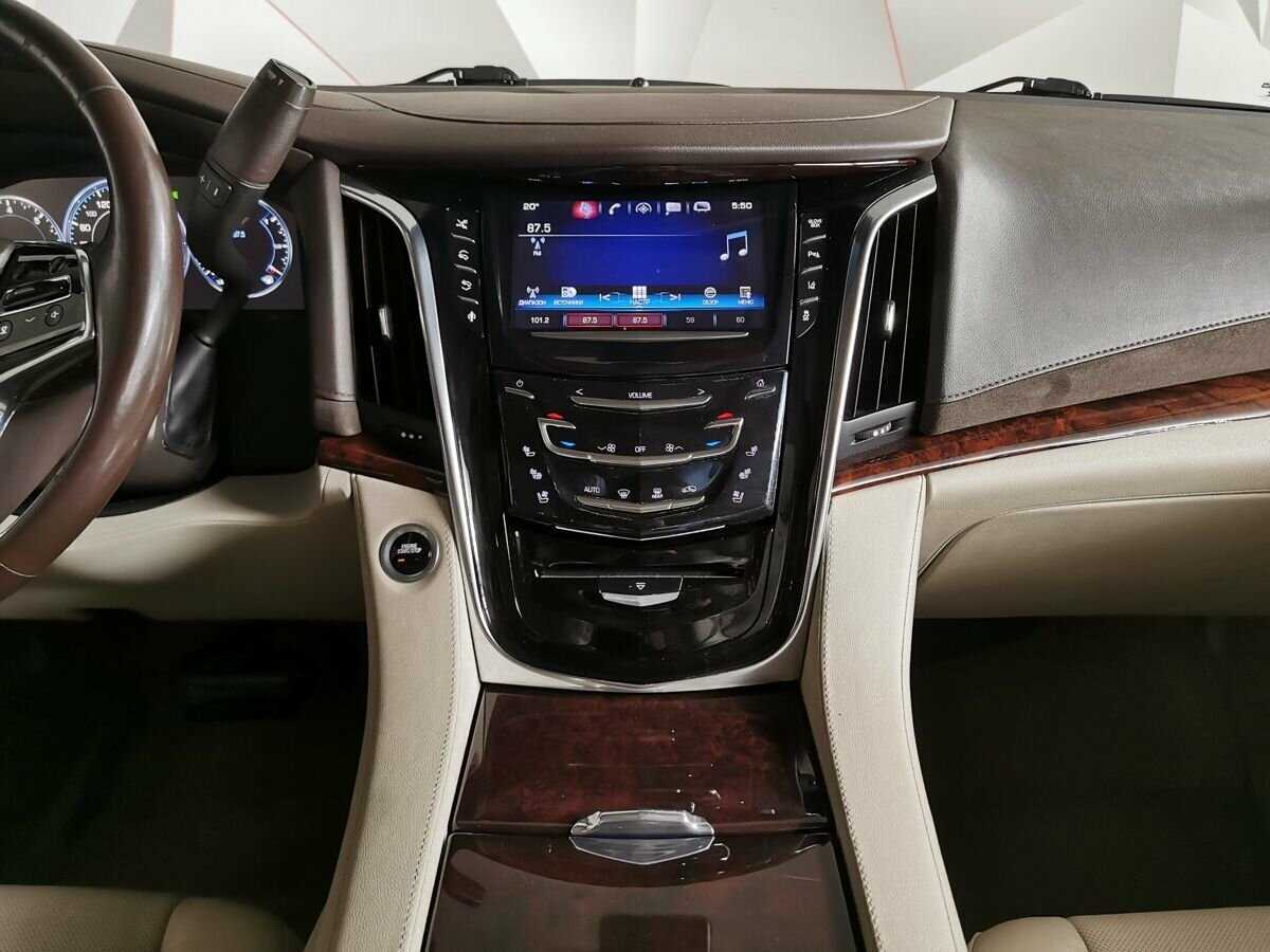 Cadillac Escalade с пробегом — 2015 год. Фото: #10