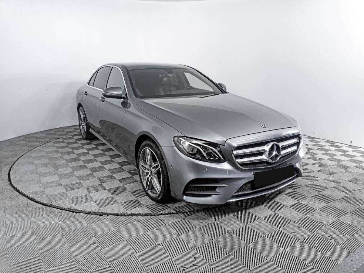 Mercedes-Benz E-Класс с пробегом — 2019 год. Фото: #2