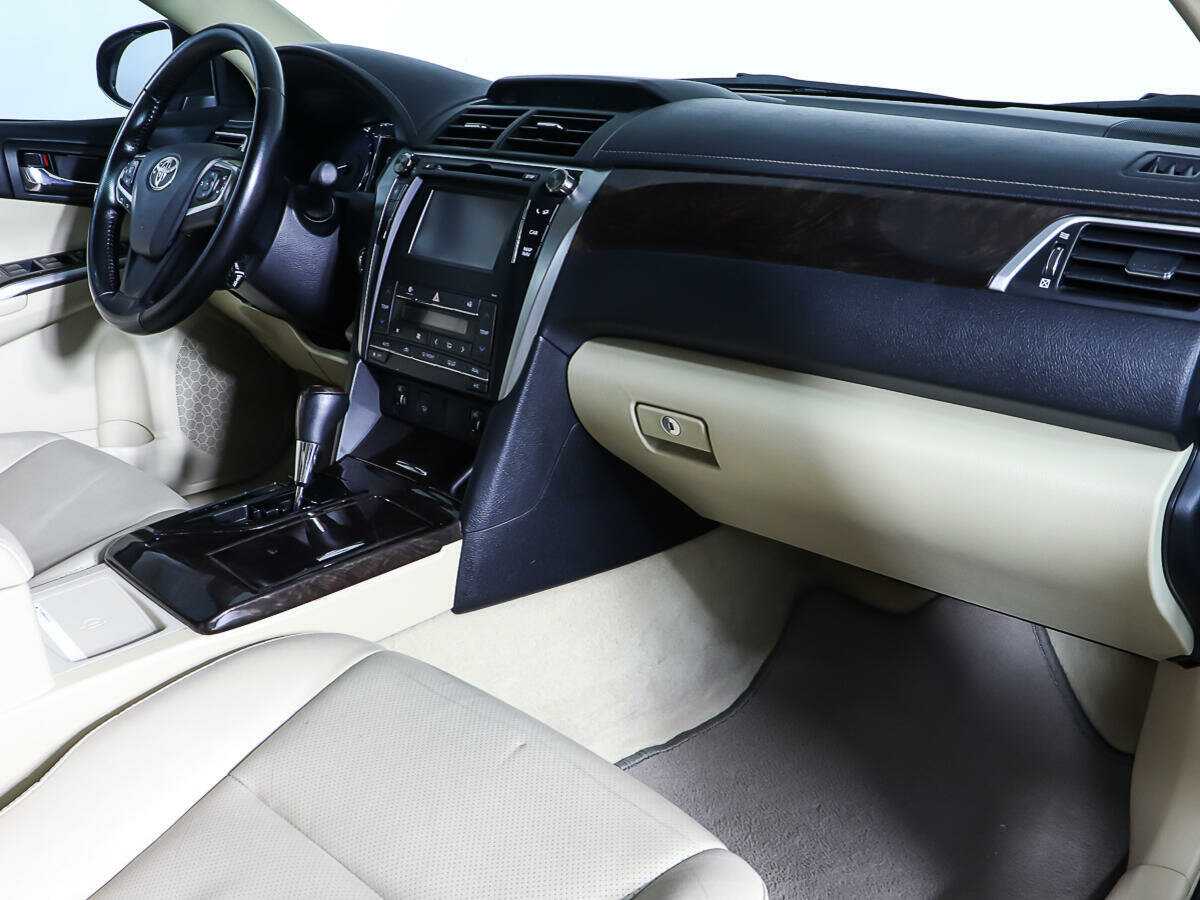 Toyota Camry с пробегом — 2015 год. Фото: #7