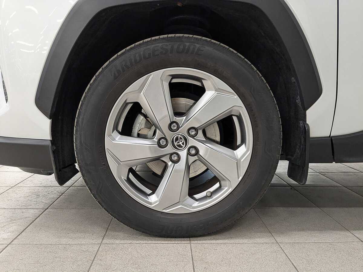Toyota RAV4 с пробегом — 2020 год. Фото: #11