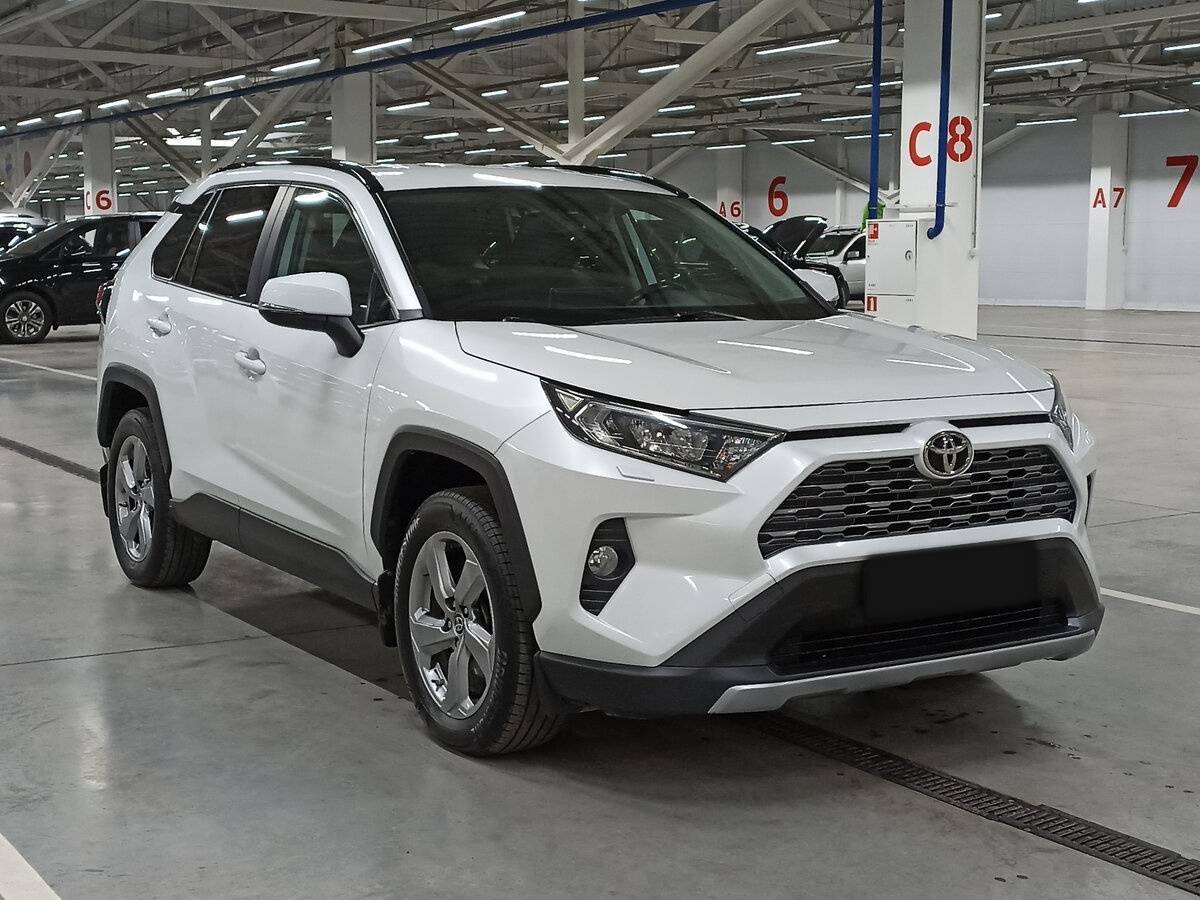 Toyota RAV4 с пробегом — 2021 год. Фото: #2