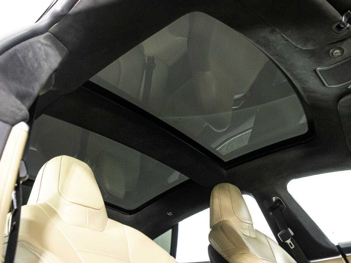 Tesla Model S с пробегом — 2016 год. Фото: #15