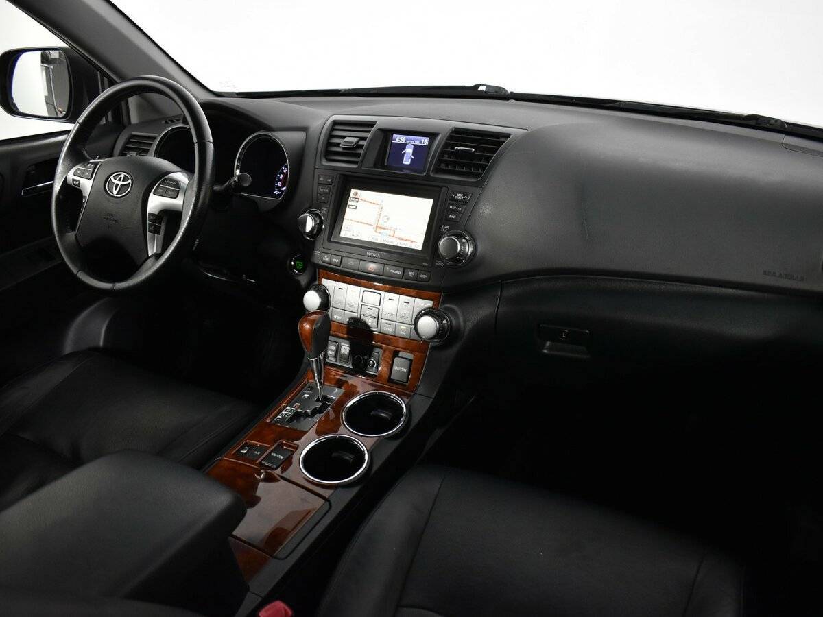 Toyota Highlander с пробегом — 2013 год. Фото: #9