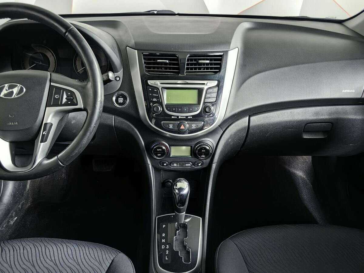 Hyundai Solaris с пробегом — 2011 год. Фото: #10