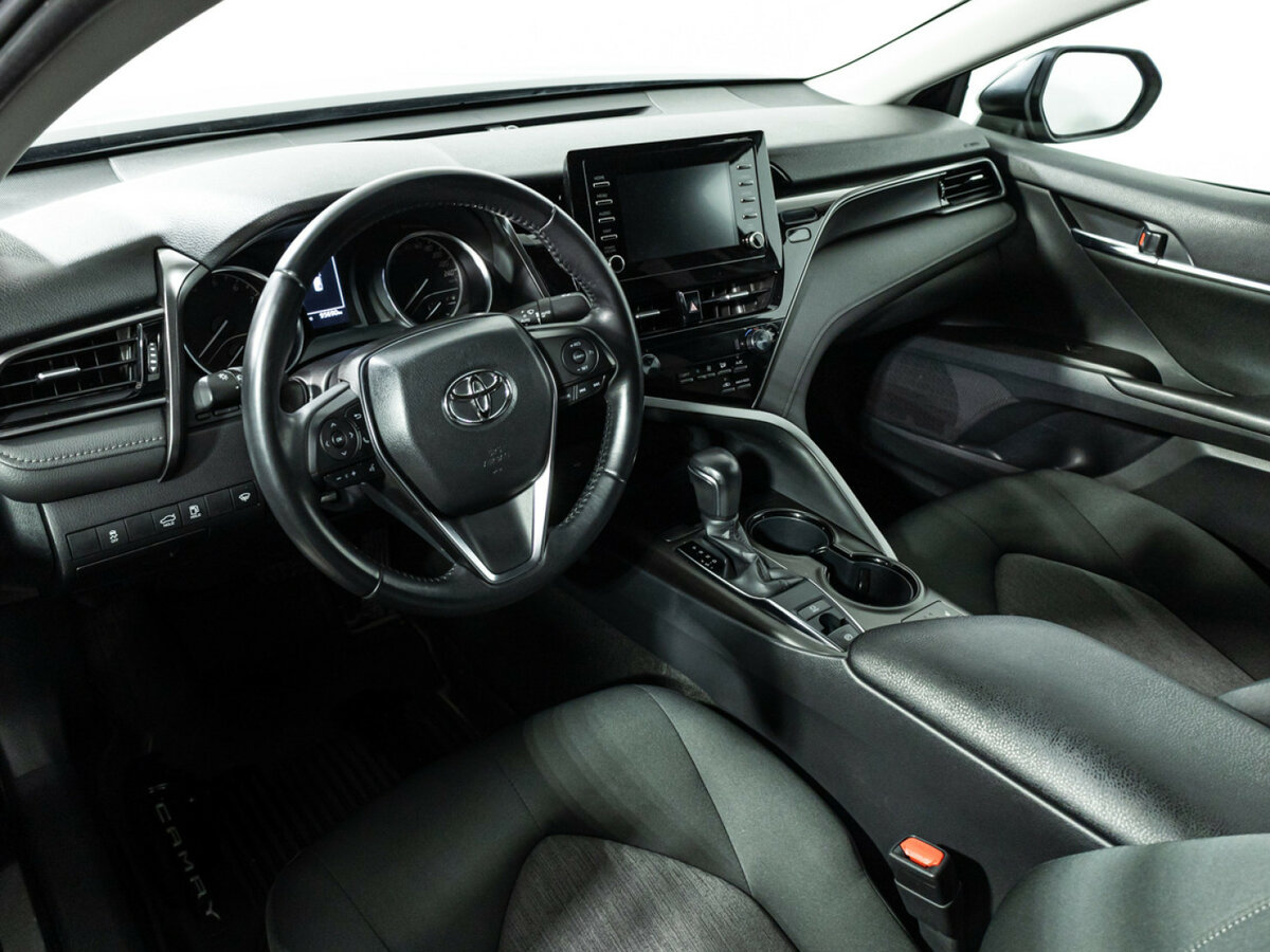 Toyota Camry с пробегом — 2021 год. Фото: #9