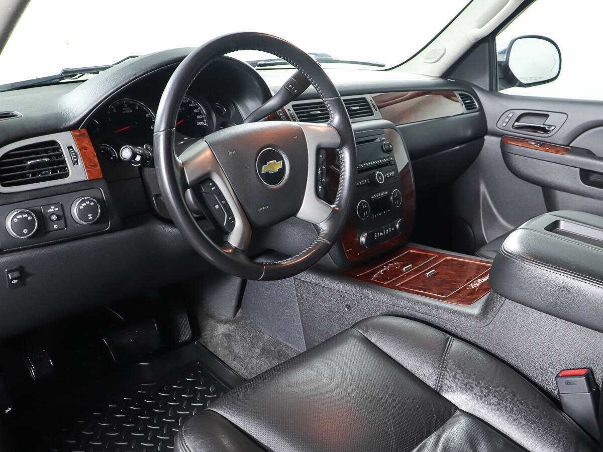 Chevrolet Tahoe с пробегом — 2012 год. Фото: #12