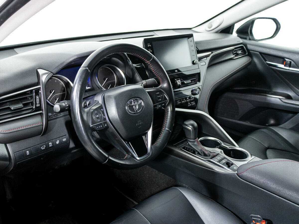 Toyota Camry с пробегом — 2021 год. Фото: #10