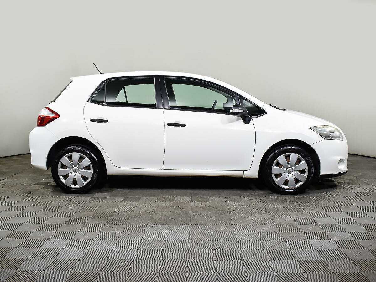 Toyota Auris с пробегом — 2012 год. Фото: #2