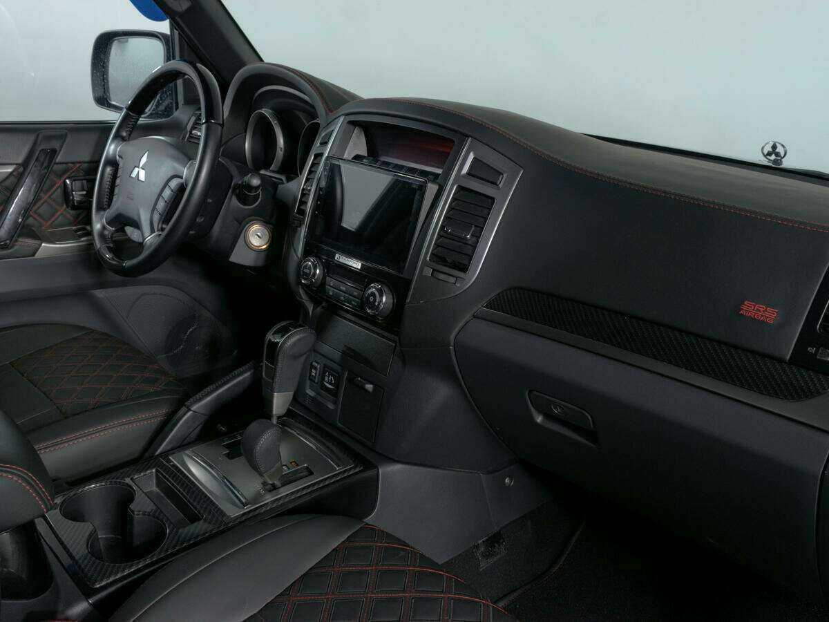 Mitsubishi Pajero с пробегом — 2019 год. Фото: #6