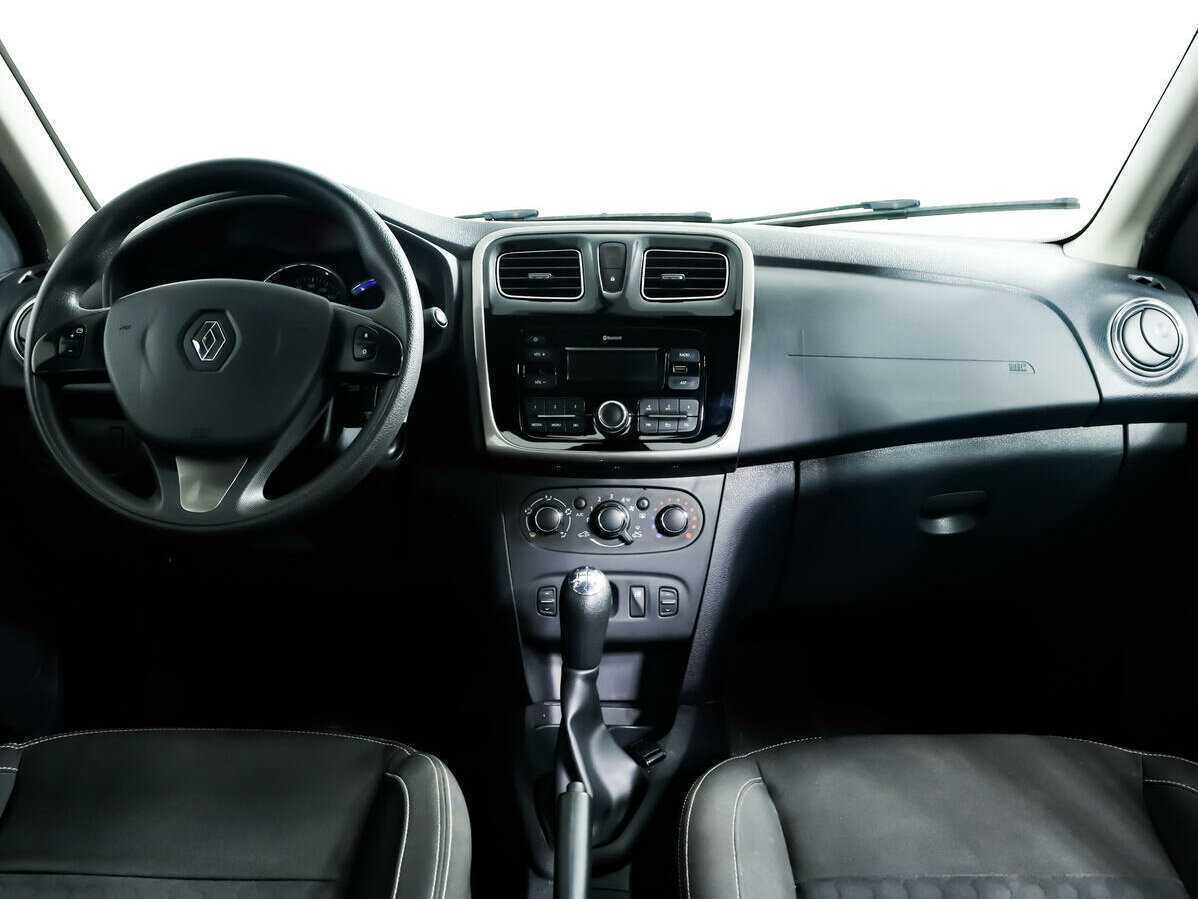 Renault Logan с пробегом — 2018 год. Фото: #10