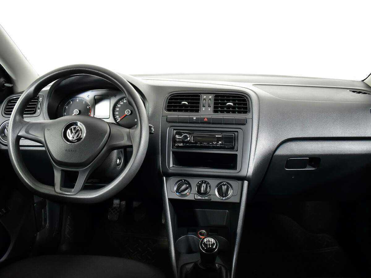 Volkswagen Polo с пробегом — 2015 год. Фото: #11