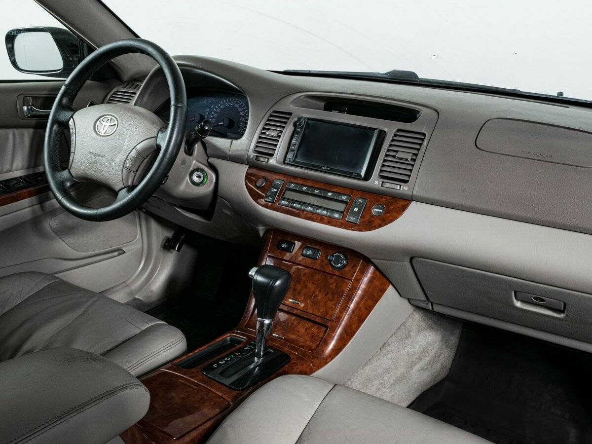 Toyota Camry с пробегом — 2005 год. Фото: #6