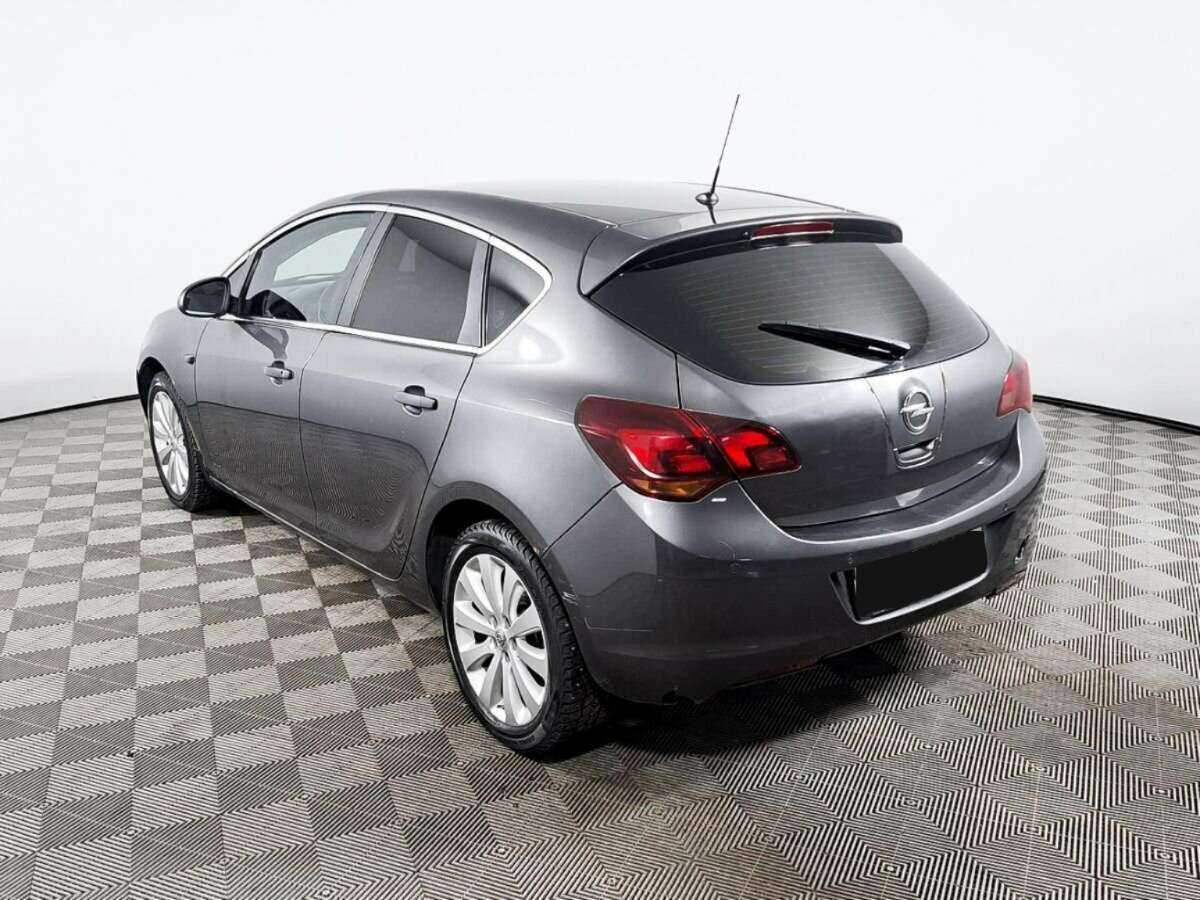 Opel Astra с пробегом — 2011 год. Фото: #6