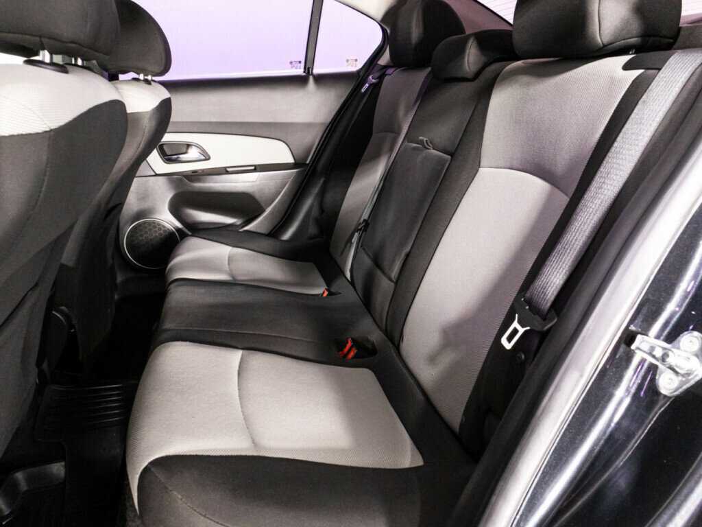 Chevrolet Cruze с пробегом — 2011 год. Фото: #9