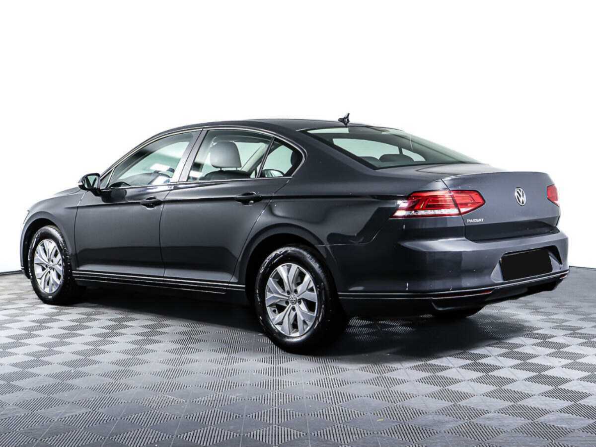Volkswagen Passat с пробегом — 2017 год. Фото: #6