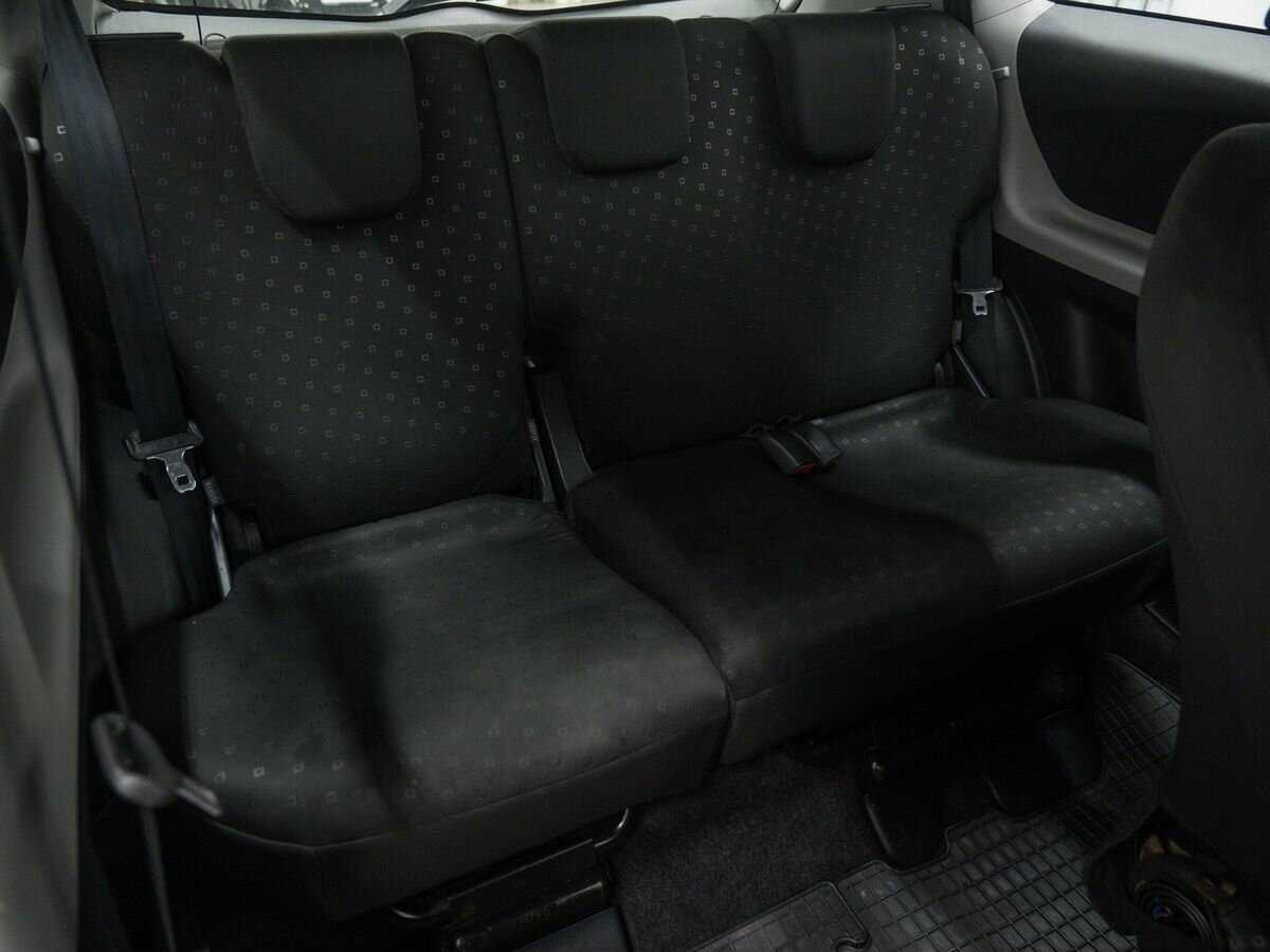 Toyota Yaris с пробегом — 2008 год. Фото: #8