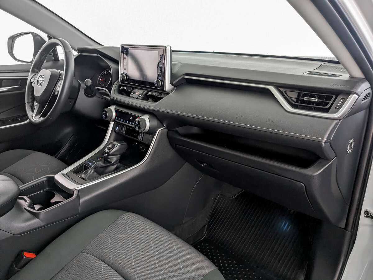 Toyota RAV4 с пробегом — 2020 год. Фото: #8
