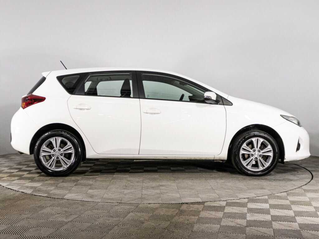 Toyota Auris с пробегом — 2014 год. Фото: #3