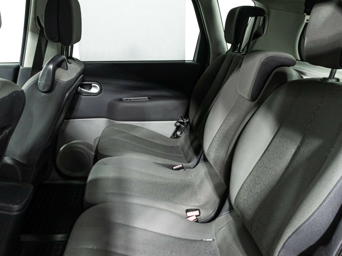 Renault Scenic с пробегом — 2008 год. Фото: #9