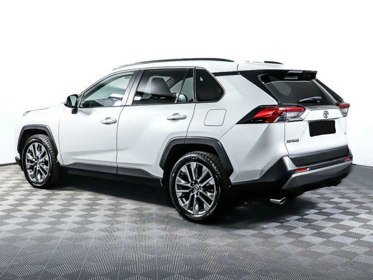 Toyota RAV4 с пробегом — 2021 год. Фото: #6