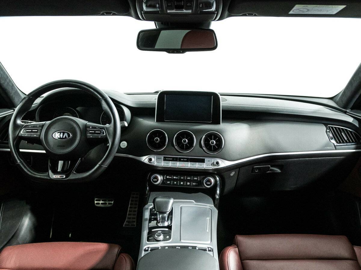 Kia Stinger с пробегом — 2018 год. Фото: #12