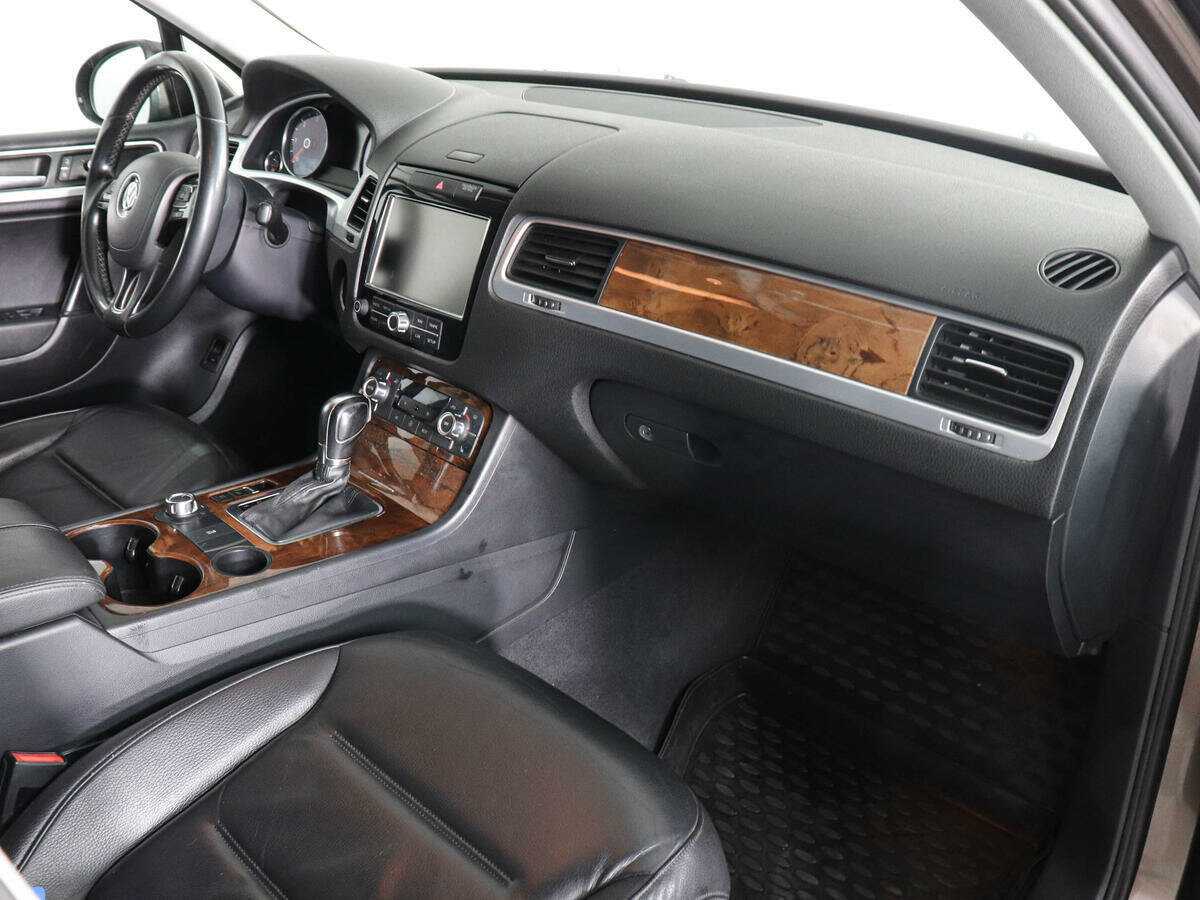 Volkswagen Touareg с пробегом — 2010 год. Фото: #9