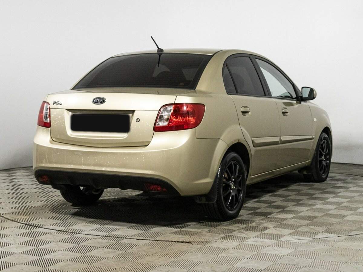 Kia Rio с пробегом — 2010 год. Фото: #4