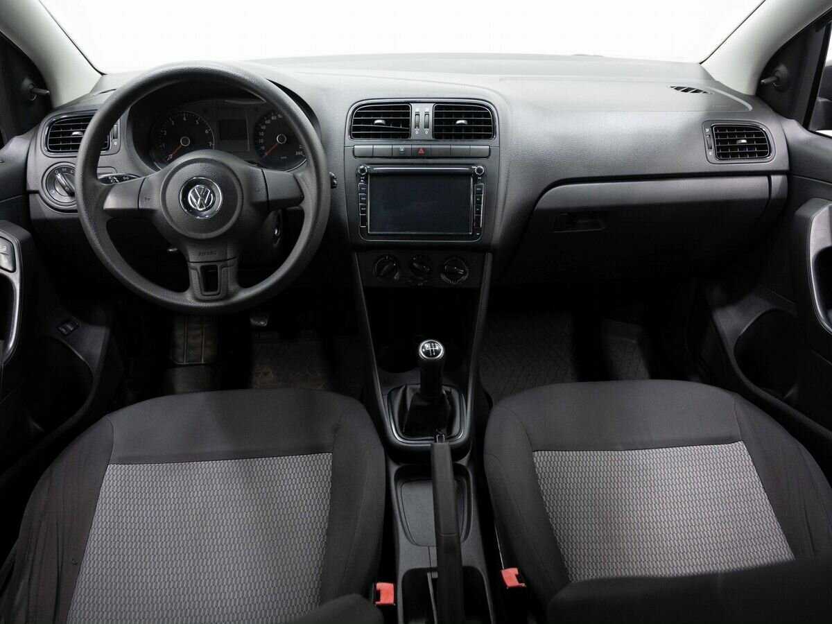 Volkswagen Polo с пробегом — 2011 год. Фото: #12