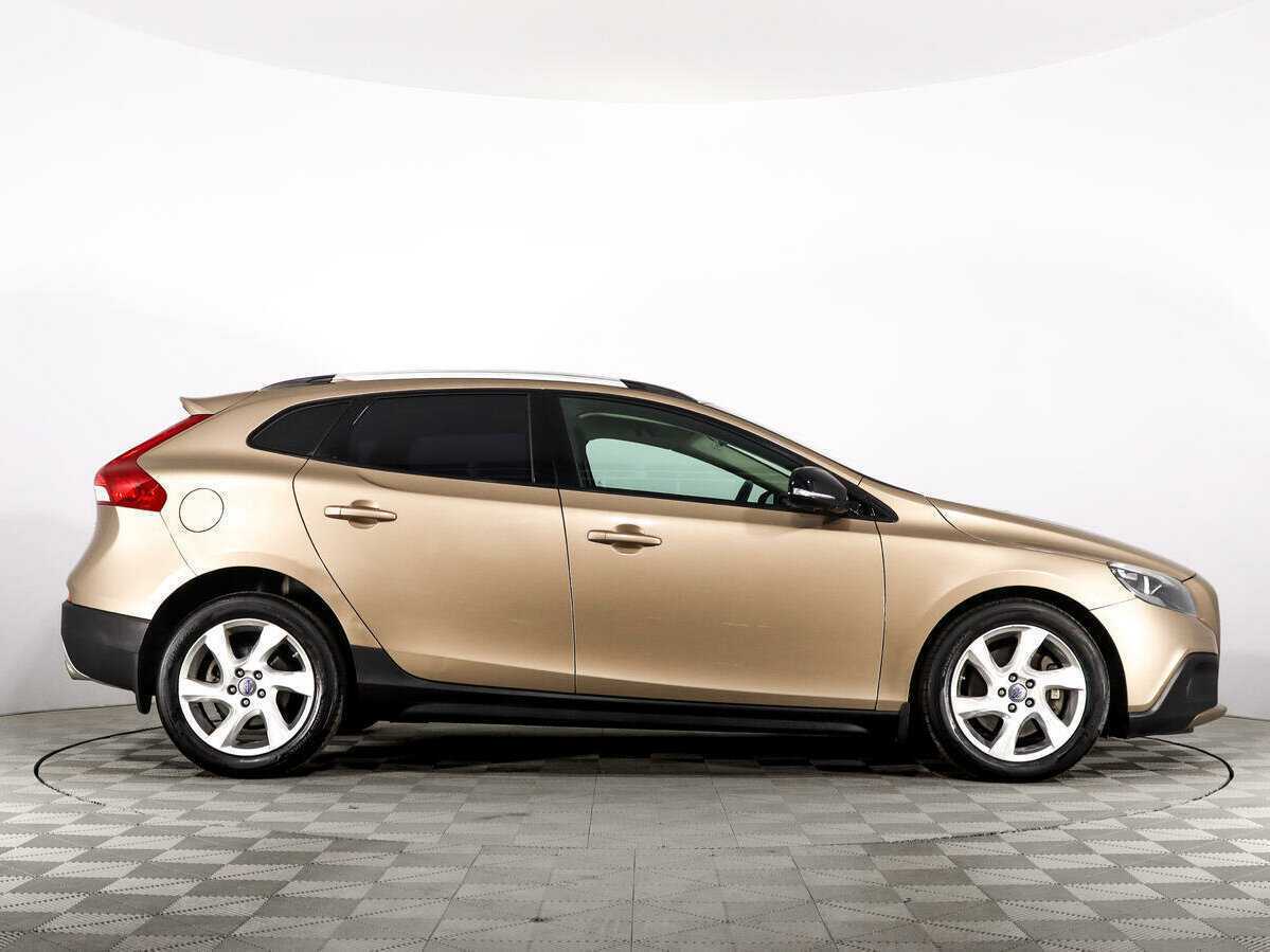 Volvo V40 Cross Country с пробегом — 2014 год. Фото: #3