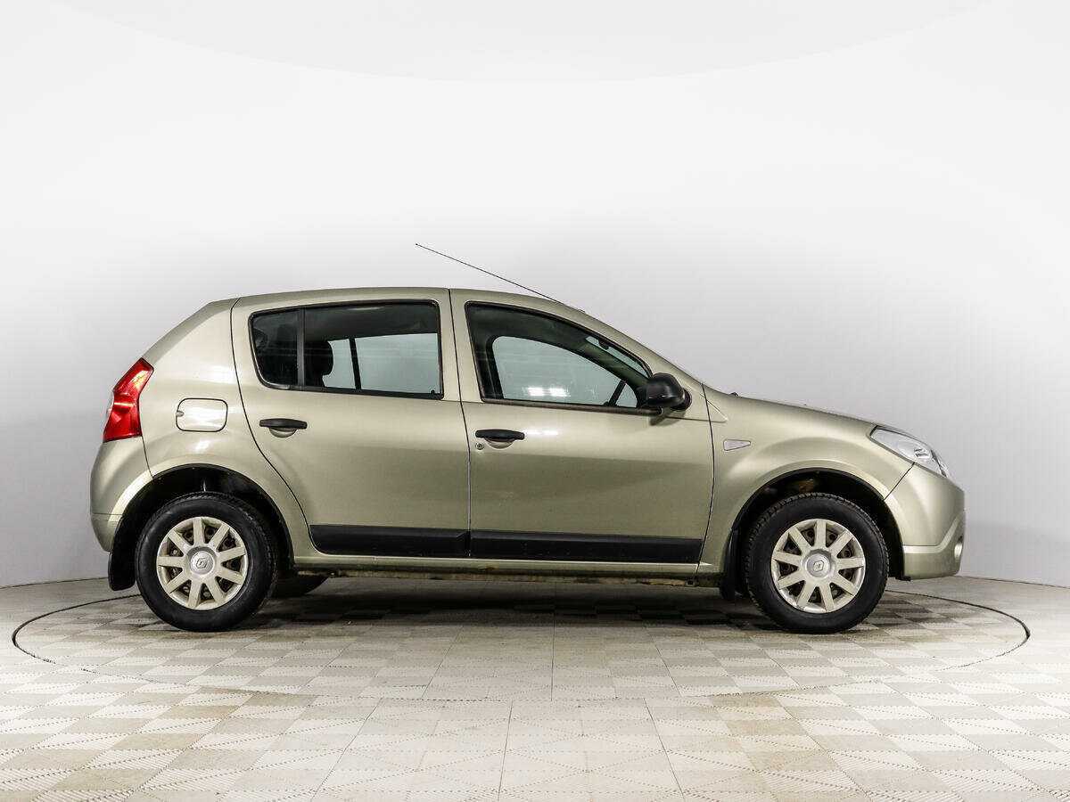 Renault Sandero с пробегом — 2011 год. Фото: #3
