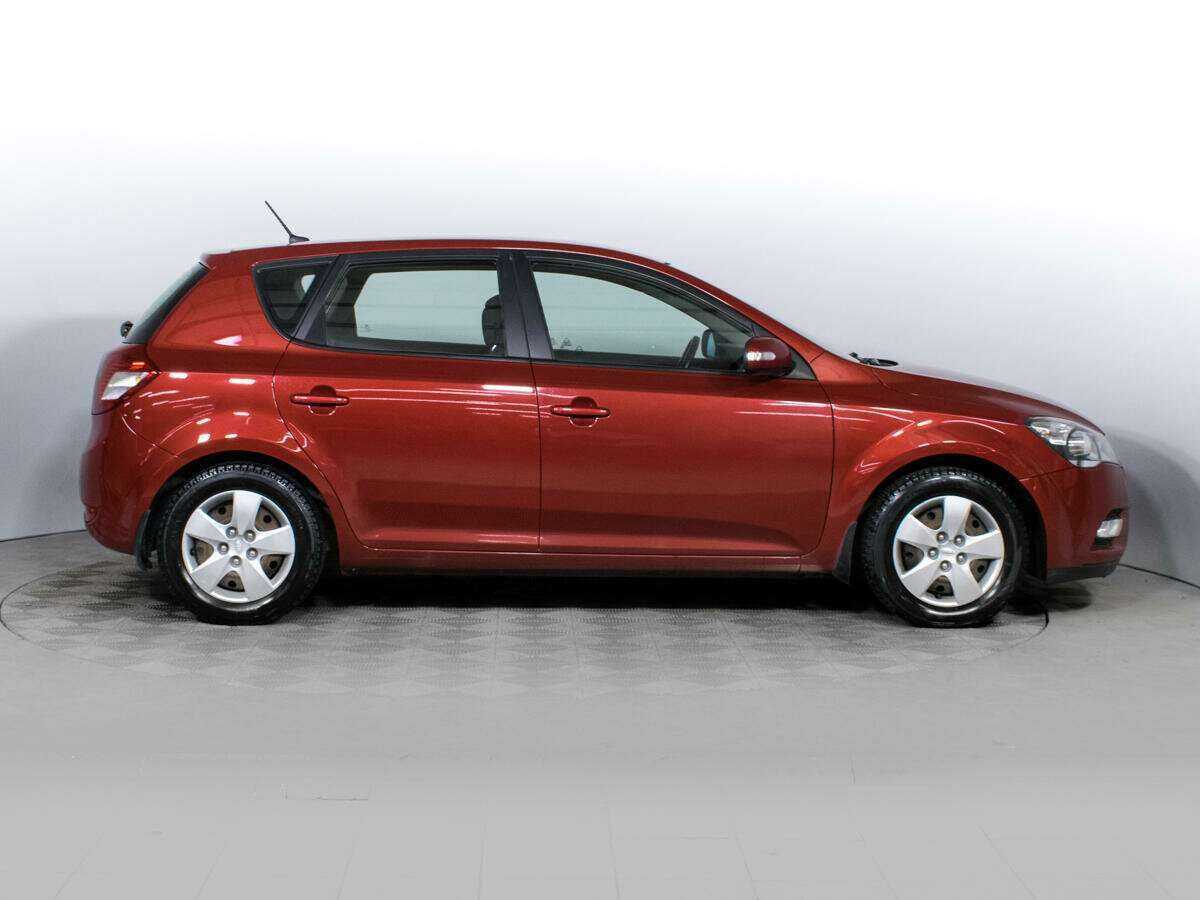 Kia Ceed с пробегом — 2010 год. Фото: #3