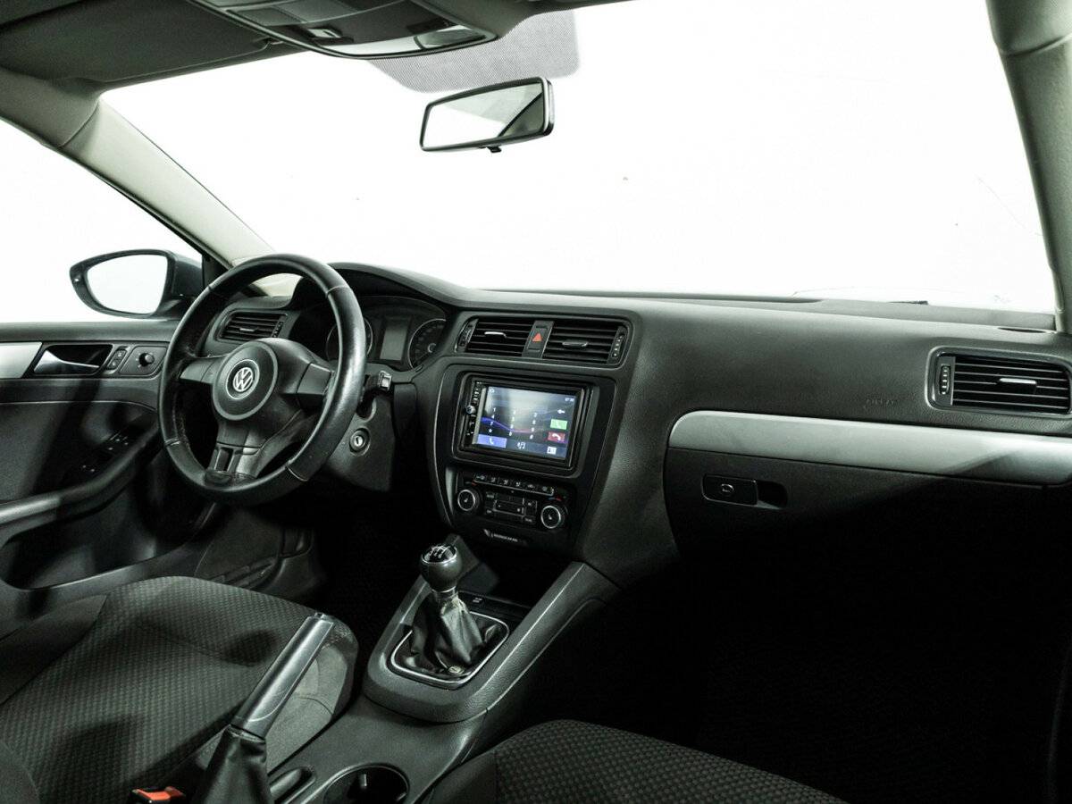 Volkswagen Jetta с пробегом — 2011 год. Фото: #8