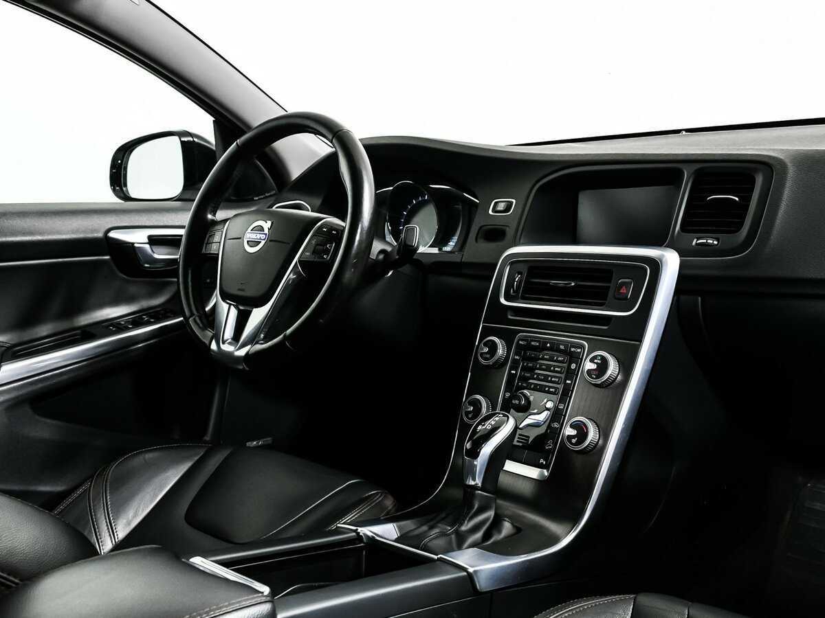 Volvo S60 Cross Country с пробегом — 2015 год. Фото: #8