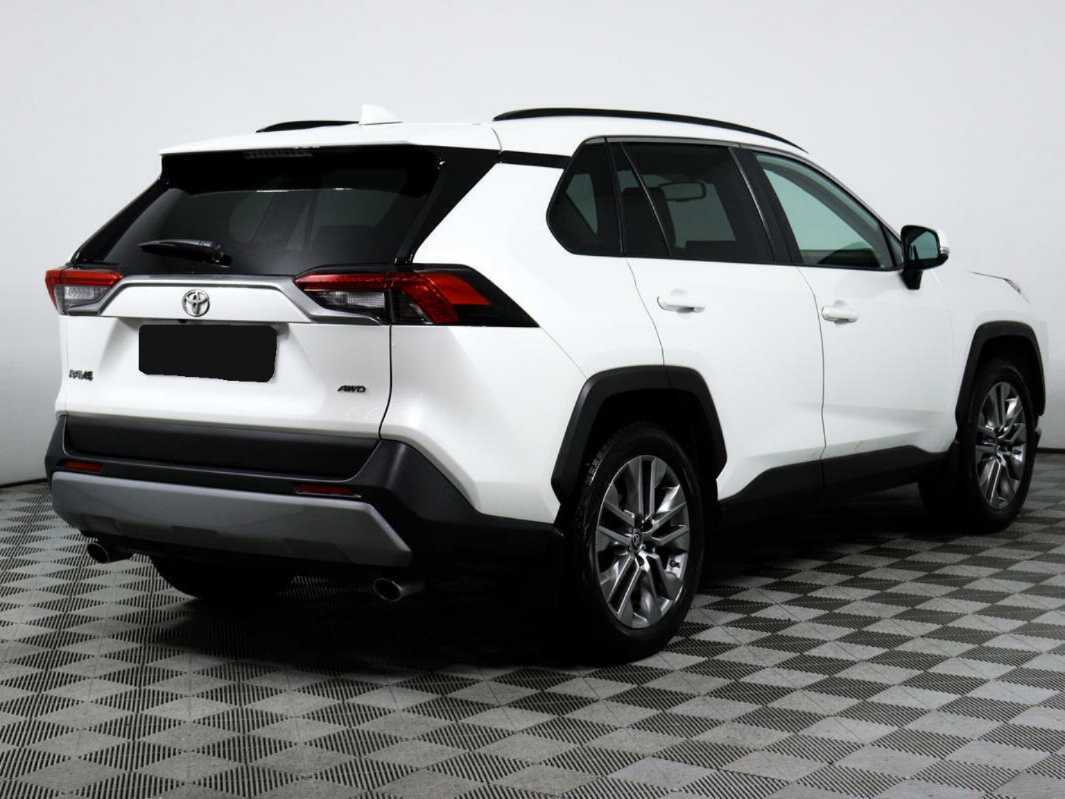 Toyota RAV4 с пробегом — 2021 год. Фото: #4