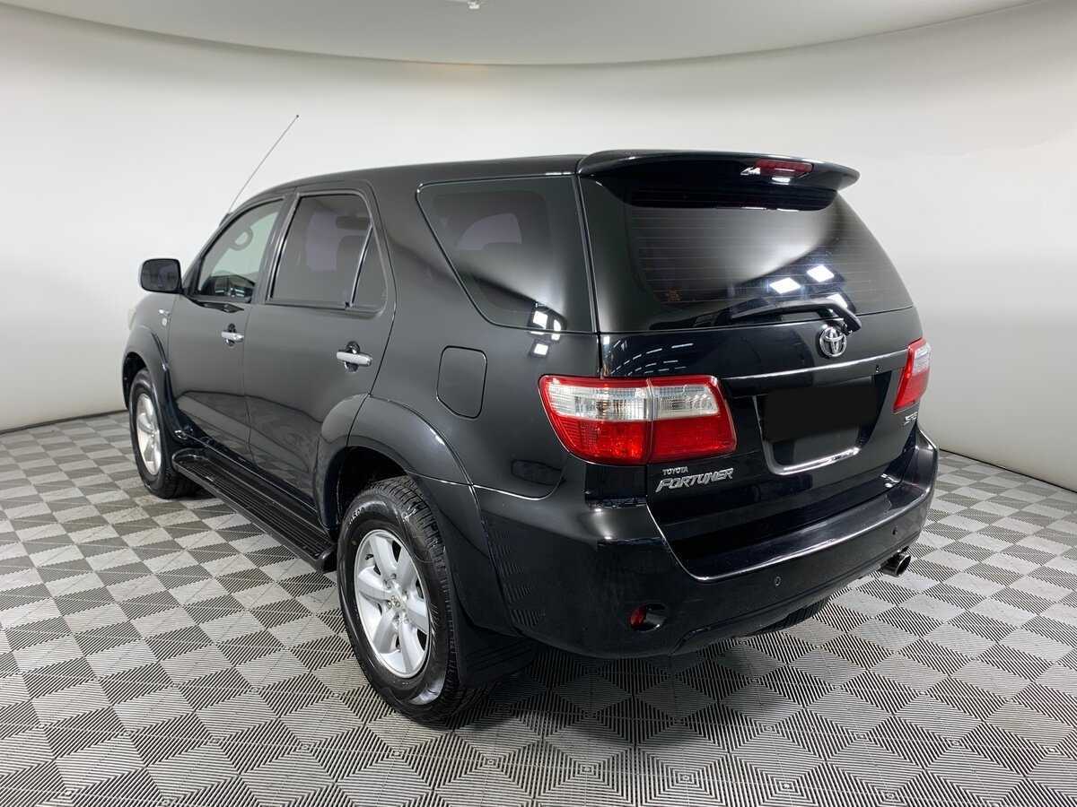 Toyota Fortuner с пробегом — 2011 год. Фото: #6
