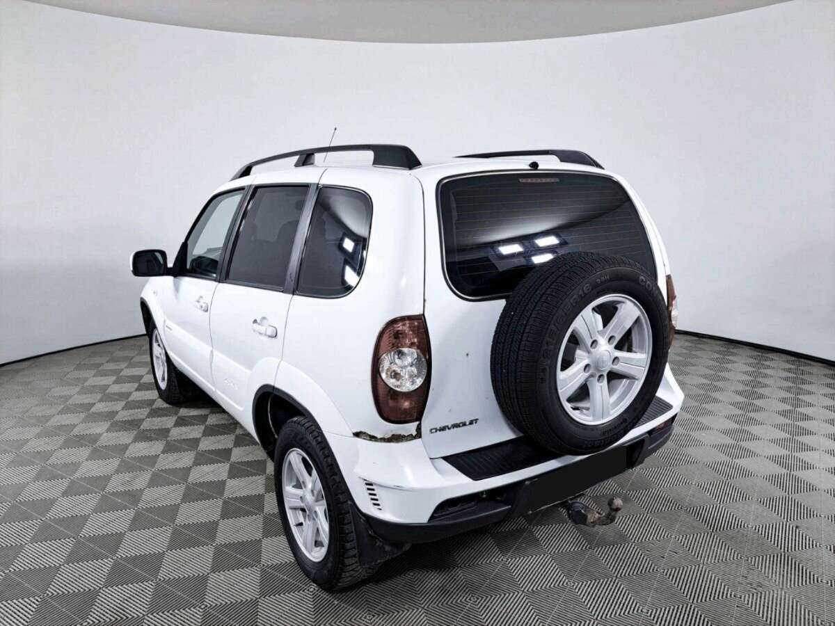 Chevrolet Niva с пробегом — 2013 год. Фото: #6