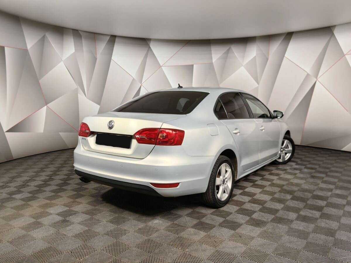 Volkswagen Jetta с пробегом — 2011 год. Фото: #1