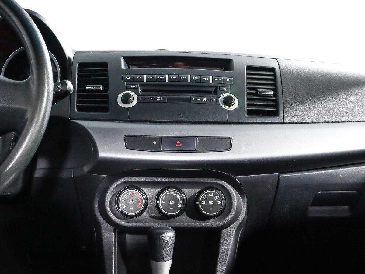 Mitsubishi Lancer с пробегом — 2010 год. Фото: #12