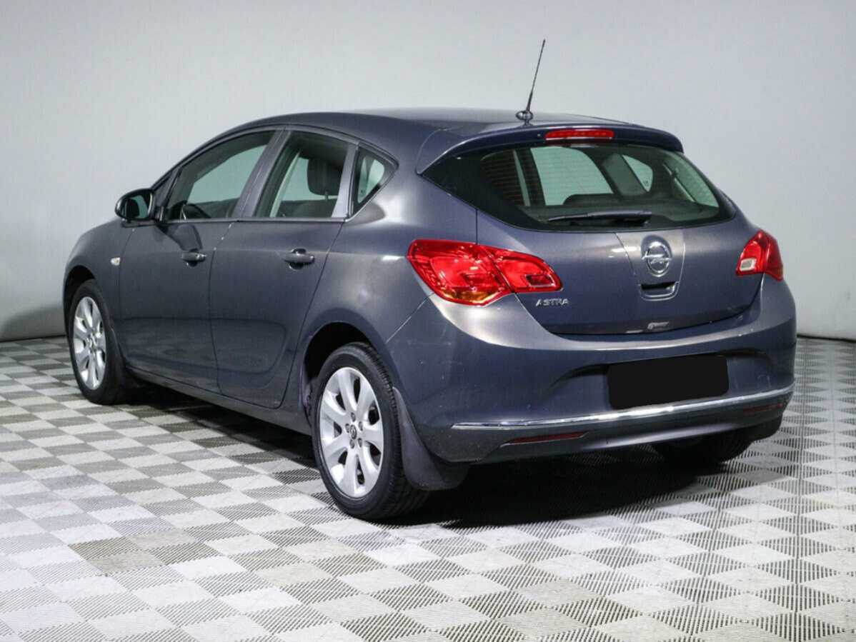 Opel Astra с пробегом — 2012 год. Фото: #6