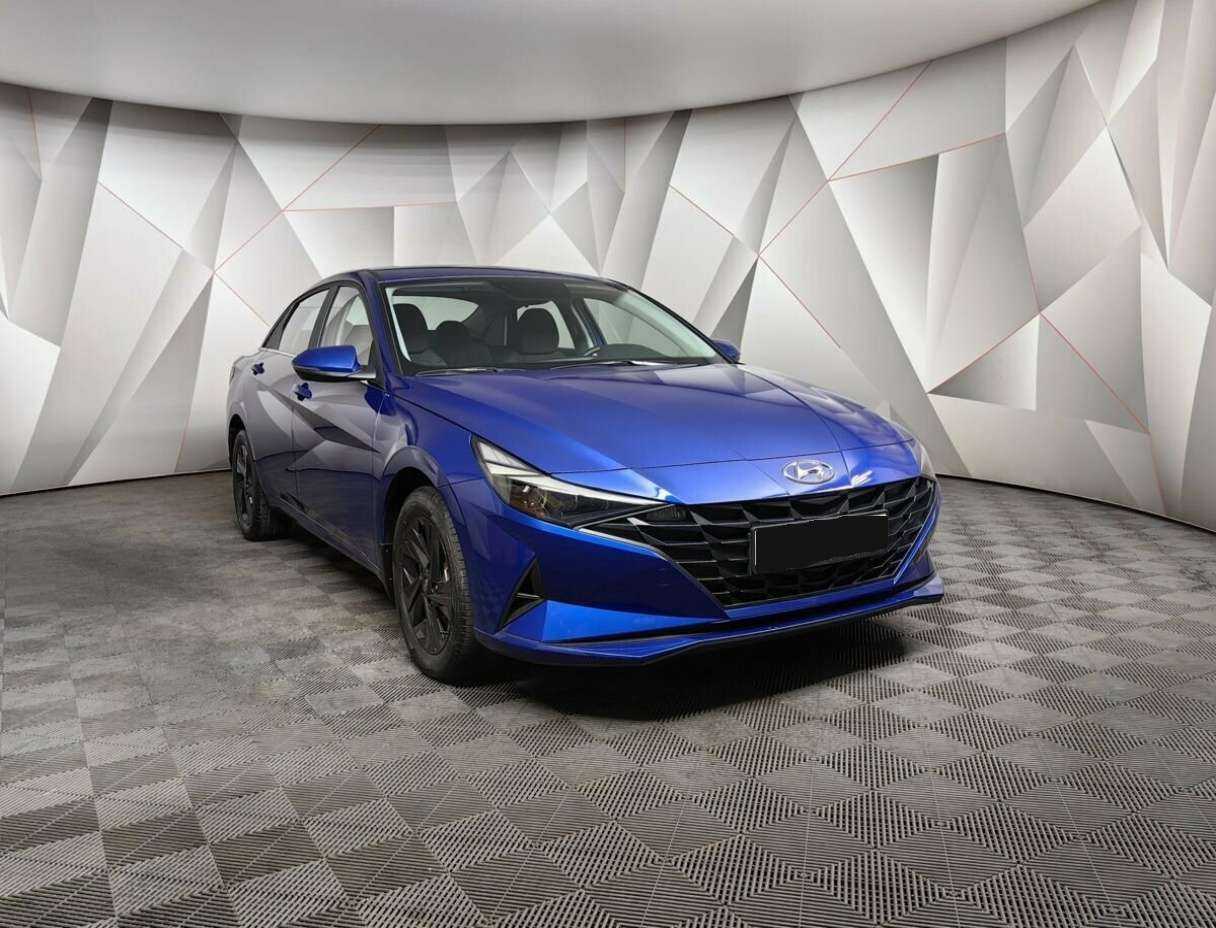 Hyundai Elantra с пробегом — 2022 год. Фото: #2