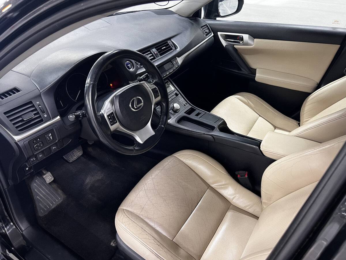 Lexus CT с пробегом — 2011 год. Фото: #15